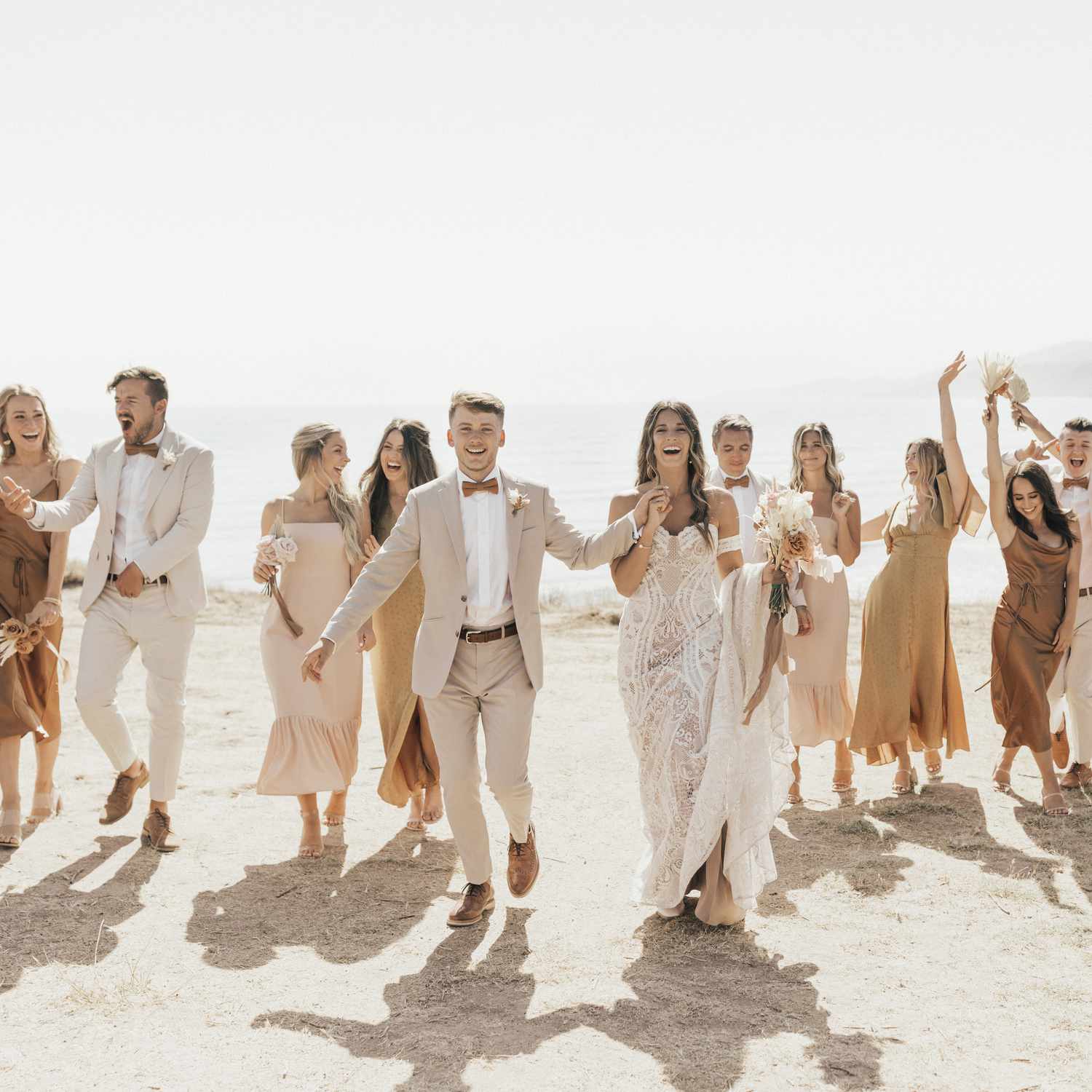 You are currently viewing How to Dress for a Wedding in the Beach: Best Beach Wedding