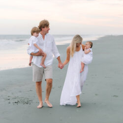 How to Dress for Family Beach Pictures: Expert Tips for Stylish Outfits